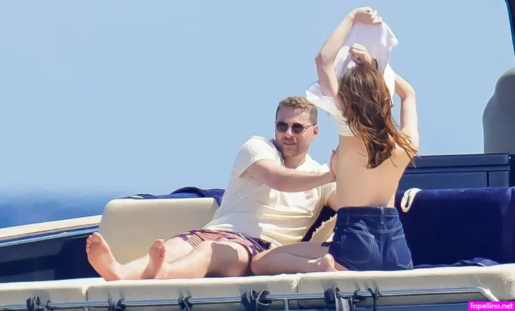 Phoebe Dynevor OnlyFans Thumbnail #Q1cNNraamV