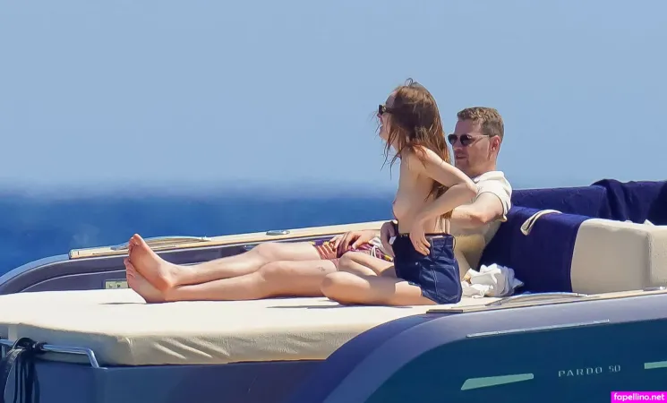 Phoebe Dynevor OnlyFans Thumbnail #eoptSaHAQN