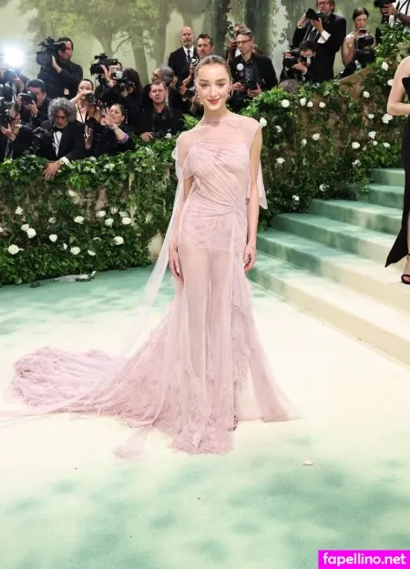 Phoebe Dynevor OnlyFans Thumbnail #x5ubDuLIjR