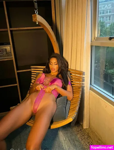 Phoebe Thompson 8 OnlyFans Thumbnail #4KLa8YimwD