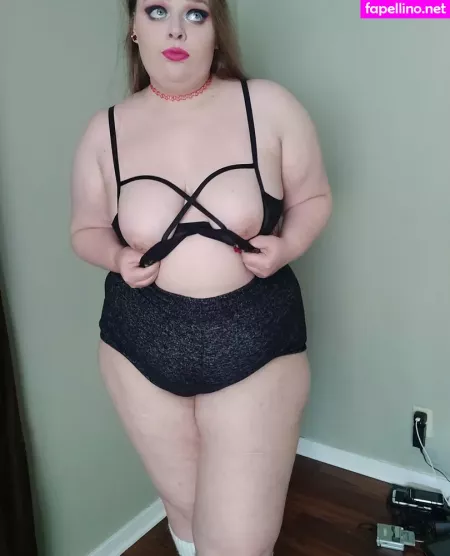 Phoebegoth OnlyFans Thumbnail #QjNM5rcZHJ