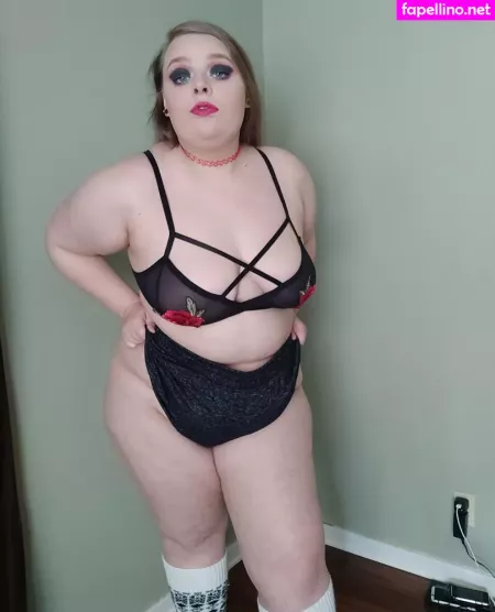 Phoebegoth OnlyFans Thumbnail #kS5YuiBicy