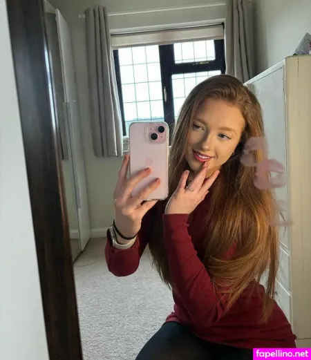 Phoebeisginger OnlyFans Thumbnail #7AhdTk0y1E