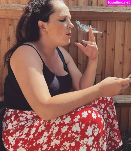 Phoebesmokes OnlyFans Thumbnail #6fF7fDX4QE