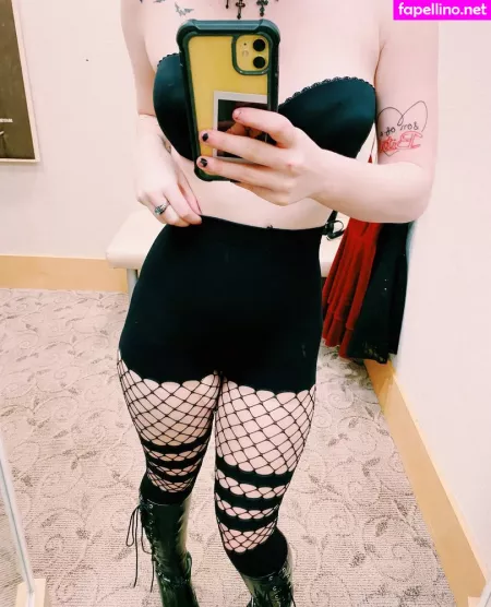 Phoenfatale OnlyFans Thumbnail #Epbjygw8L9