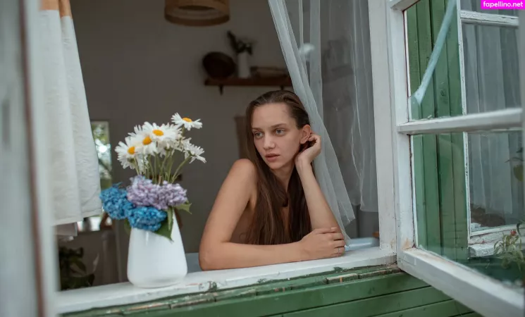 Photographer Oxana Gromova OnlyFans Thumbnail #EJ7qKRMULA