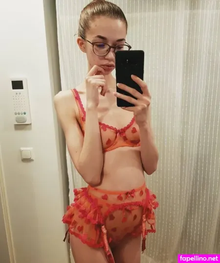 Pikdame Kim Baltes OnlyFans Thumbnail #xOmkOcB4sA