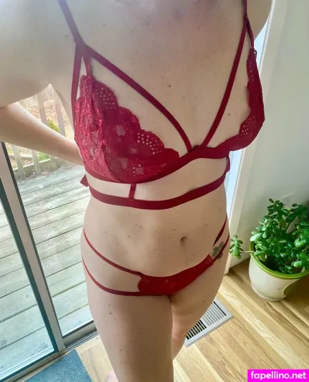 Pineapple Ellie Free OnlyFans Thumbnail #7v7axZxiZ4