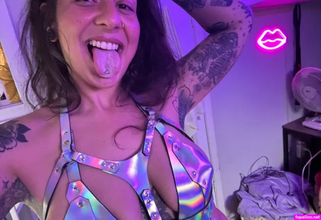 Pineappleandiifree Main Profile Photo