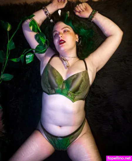 Pinegreentea OnlyFans Thumbnail #5greuMFBaf