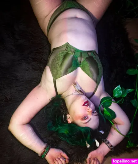 Pinegreentea OnlyFans Thumbnail #Uzk9EFyEv1