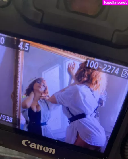 Pink Knees OnlyFans Thumbnail #b56TDxvtof