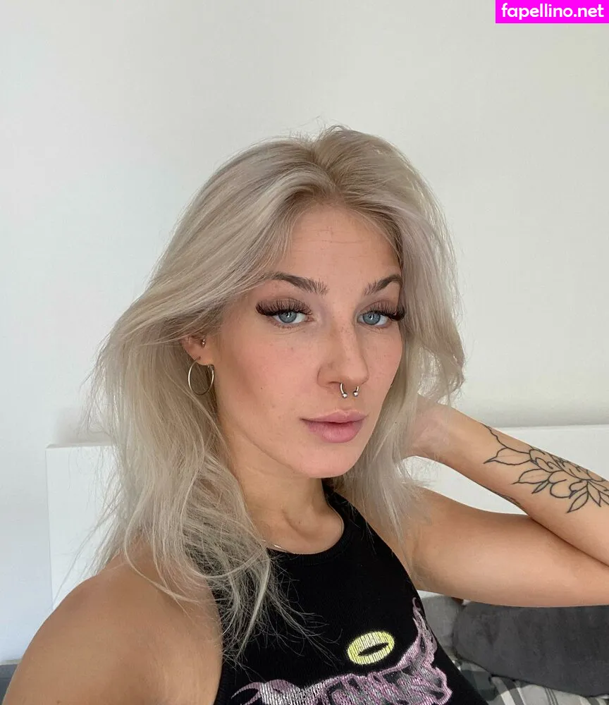 fairykaro, karolinantivist, pinkarosalina Nude Leaked OnlyFans Photo #69bZfHb8bZ