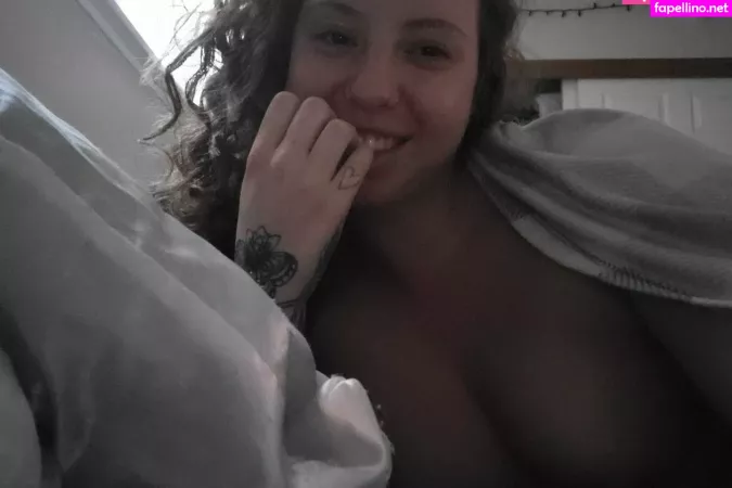 Pipermaepeach OnlyFans Thumbnail #0FP5kLdNFI