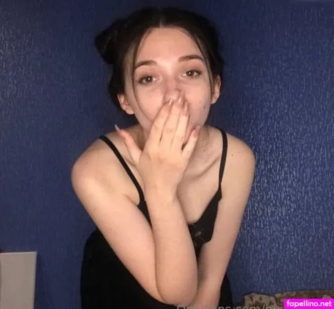 Pixie Polly 1 OnlyFans Thumbnail #1XhGm5RMlO