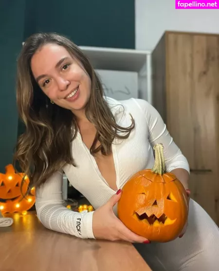 Polina Azarova 2 OnlyFans Thumbnail #VMRts0LFW9