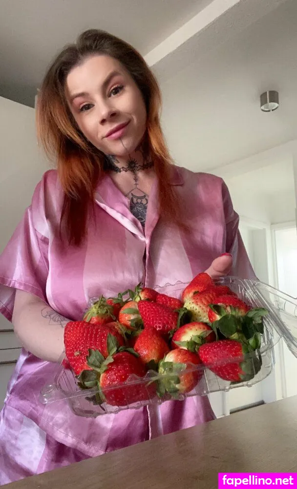 CarlaaLee, polinahere, pollyy_ry Nude Leaked OnlyFans Photo #4UNWIVhl6U