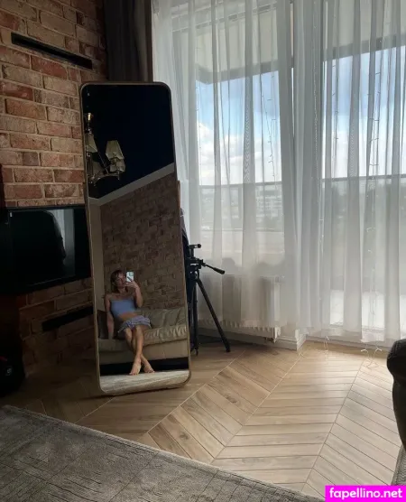 Polly Looney OnlyFans Thumbnail #8qtFfzkVSK