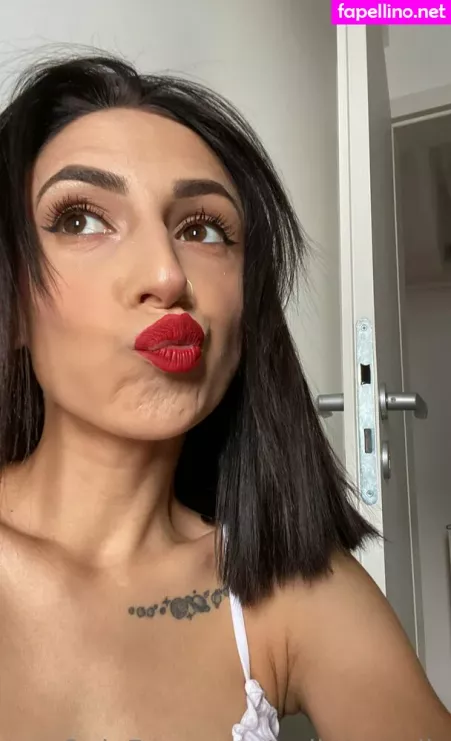 Polly Smalls OnlyFans Thumbnail #1gp93eULdB