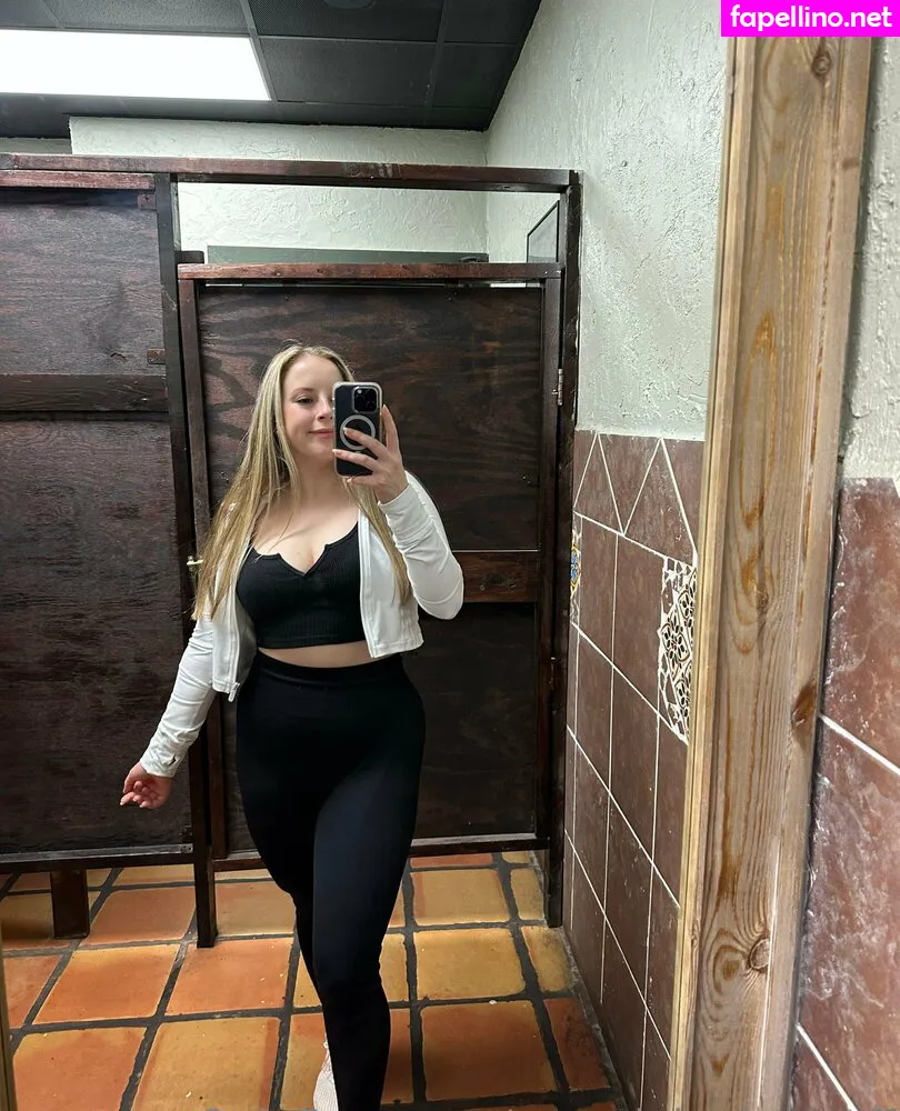 porcelainmilkbottle, porcelainpiggiesff Nude Leaked OnlyFans Photo #c4VUrOAQjg