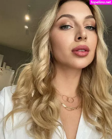 Posh Babe OnlyFans Thumbnail #0Uz6ASOX44