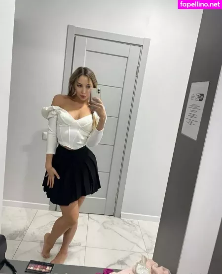 Posh Babe OnlyFans Thumbnail #MROqzjCu40
