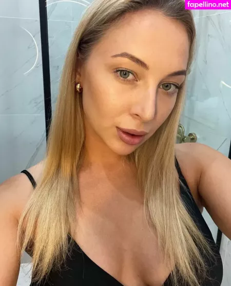 Posh Babe OnlyFans Thumbnail #qMqGC6jM4h