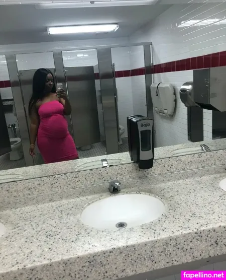 Pregnantjuiicy photo