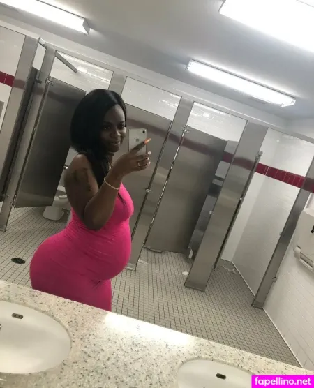 Pregnantjuiicy photo