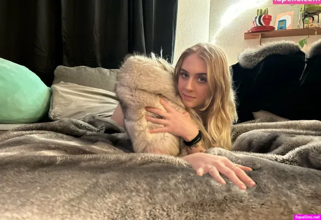 Presleyfoxxx OnlyFans Thumbnail #AwxGZBfDZK