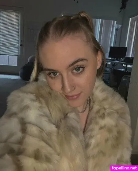 Presleyfoxxx OnlyFans Thumbnail #C74RhLnrYe