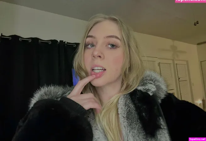 Presleyfoxxx OnlyFans Thumbnail #HgAbcC58Lq