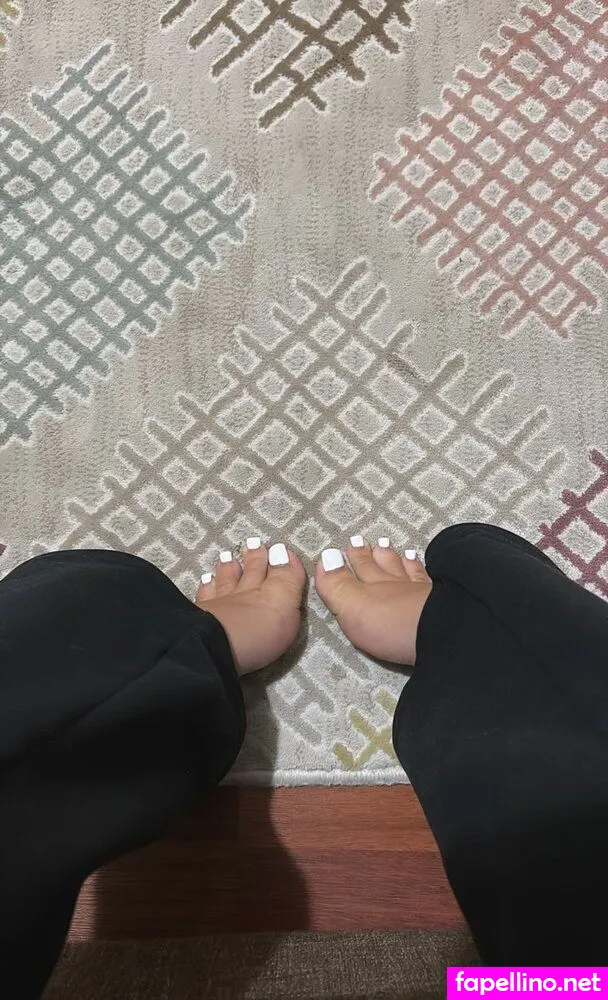 prettiest.toes_, prettiest_toesx, yassykins Nude Leaked OnlyFans Photo #iRzkekyev2
