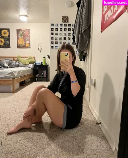 Pretty Little Feet OnlyFans Thumbnail #MVxpQkDzNr