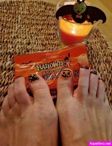 Prettyfeetartvilla OnlyFans Thumbnail #0GfvHbXTWb