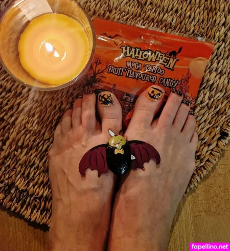 Prettyfeetartvilla OnlyFans Thumbnail #0NNTLM6xpK