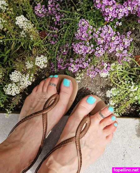 Prettyfeetartvilla OnlyFans Thumbnail #lM0dyzRCY5