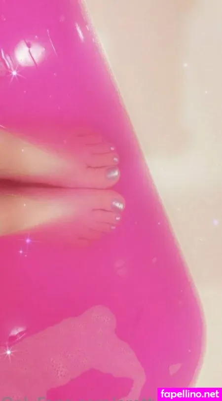 Prettyweird13 Main Profile Photo