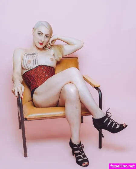 Princess Lily Paddles OnlyFans Thumbnail #EYZABnnAE9