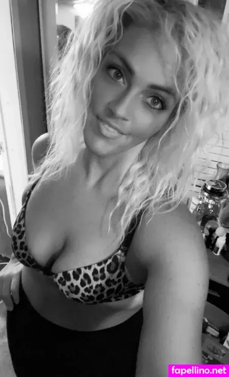 Princessariel32 OnlyFans Thumbnail #IKLtwfUqU7