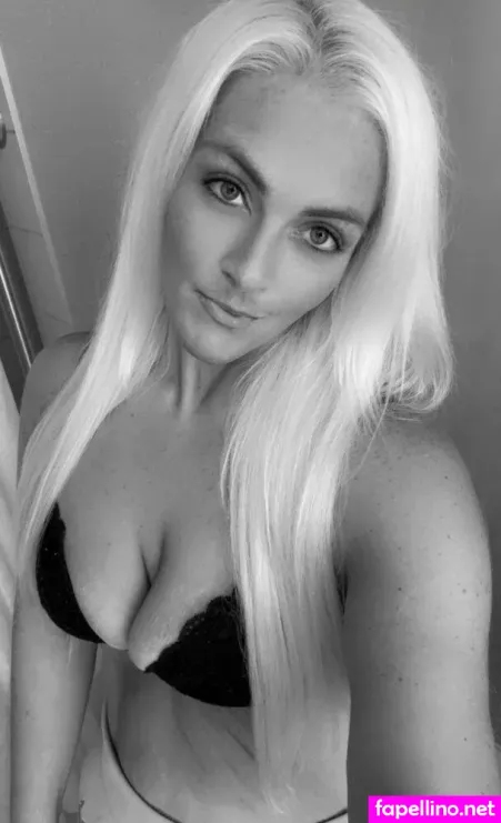 Princessariel32 OnlyFans Thumbnail #UxhExikWAT