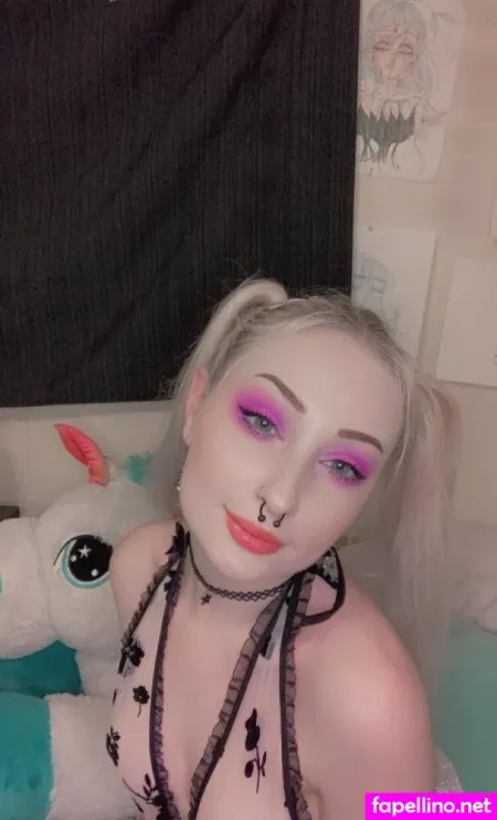 Princessviolet22 OnlyFans Thumbnail #bJ8maHuggk