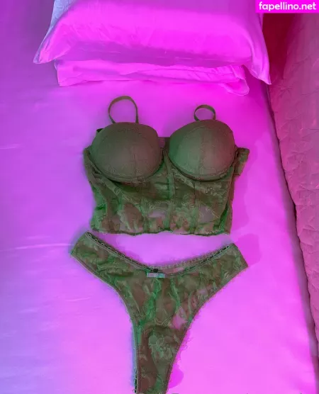 Pure Ruby OnlyFans Thumbnail #NRTreNuqZG