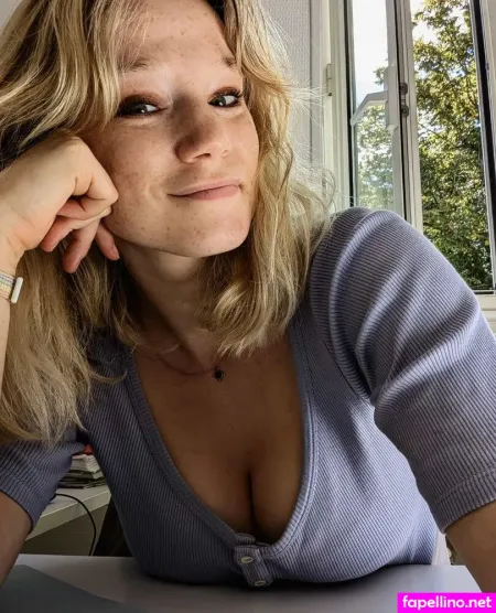 Queen Arina Main Profile Photo