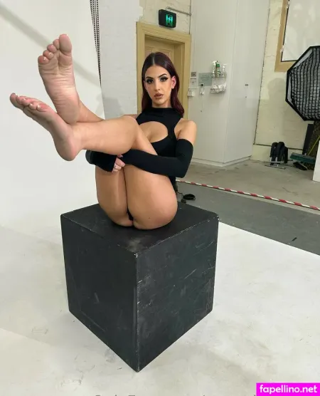Queen Holly OnlyFans Thumbnail #kEZvp57zZc