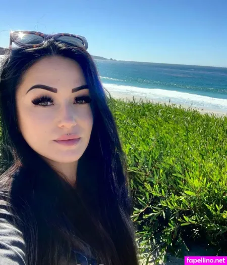 Queen Maryne OnlyFans Thumbnail #2suXJcM734