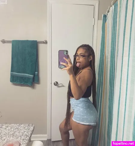 Queen Mya Tinymya OnlyFans Thumbnail #N1XeLB40ro