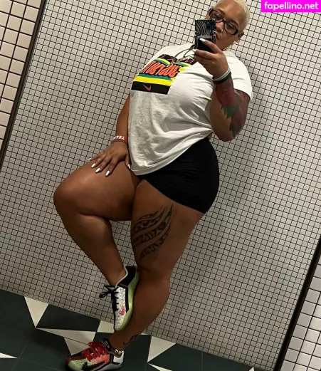 Queen R OnlyFans Thumbnail #1LuTjlc4b1