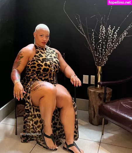 Queen R OnlyFans Thumbnail #YQpgC5x7CJ