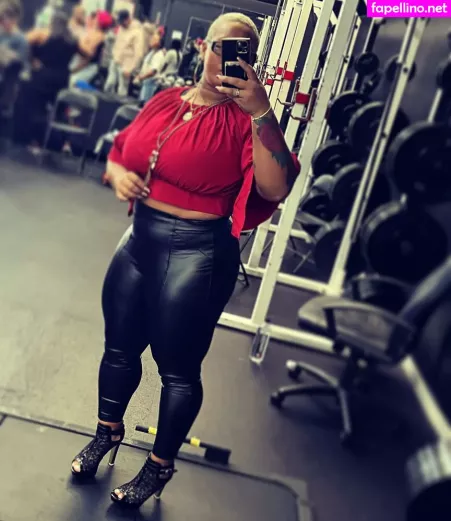 Queen R OnlyFans Thumbnail #ZehRfiRm2i